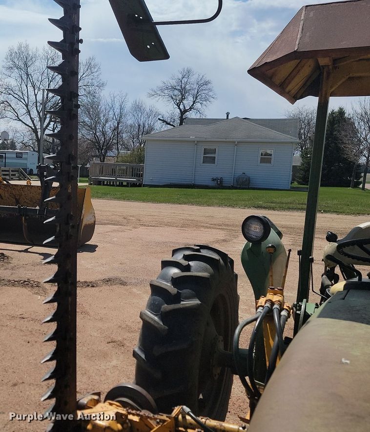 image for item DP3542 1972 John Deere 1020 tractor