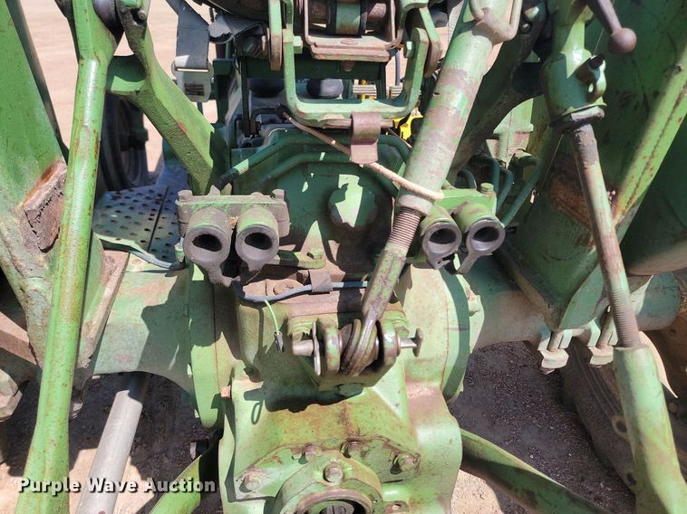 image for item DP3542 1972 John Deere 1020 tractor
