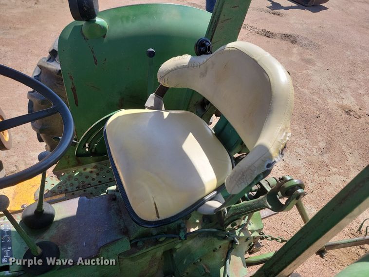 image for item DP3542 1972 John Deere 1020 tractor