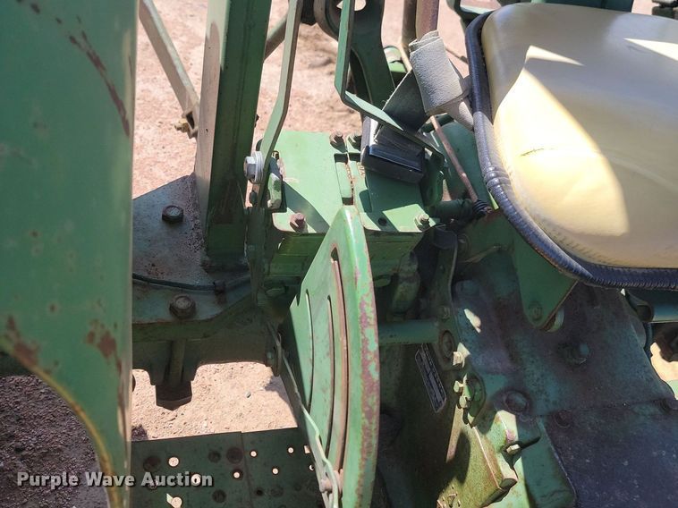 image for item DP3542 1972 John Deere 1020 tractor