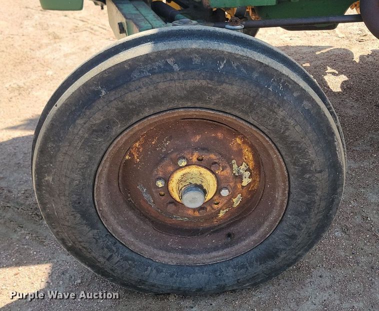 image for item DP3542 1972 John Deere 1020 tractor