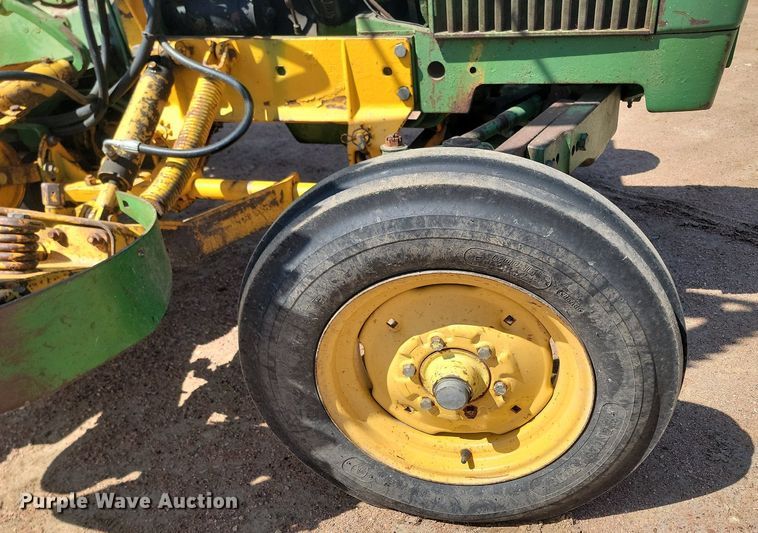 image for item DP3542 1972 John Deere 1020 tractor