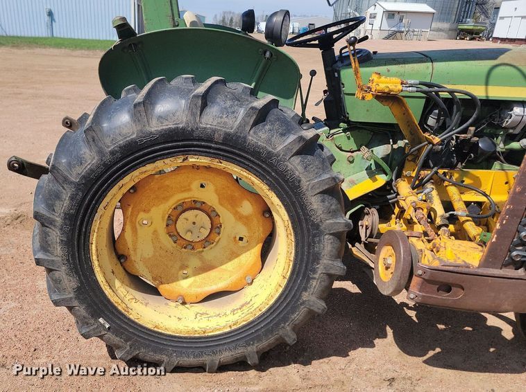 image for item DP3542 1972 John Deere 1020 tractor