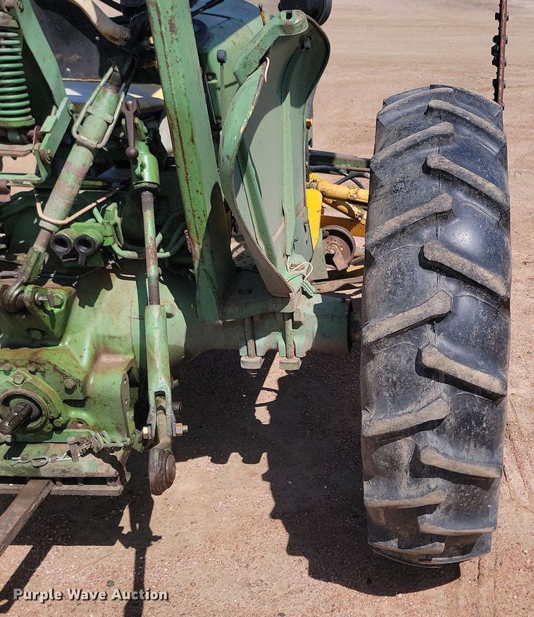 image for item DP3542 1972 John Deere 1020 tractor