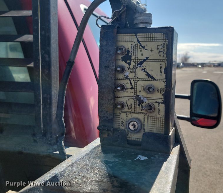 image for item DP5669 2002 Ford F550 Super Duty XL bucket truck