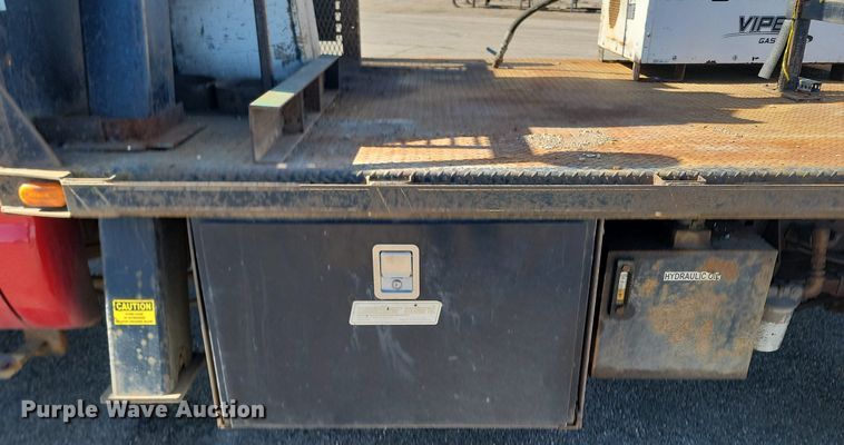 image for item DP5669 2002 Ford F550 Super Duty XL bucket truck