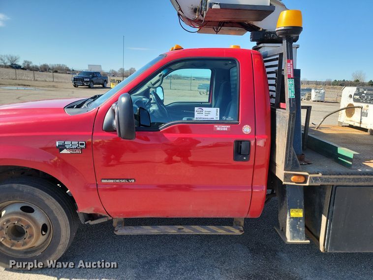 image for item DP5669 2002 Ford F550 Super Duty XL bucket truck