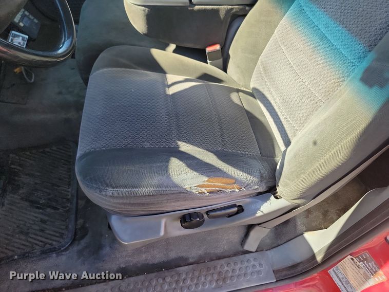 image for item DP5669 2002 Ford F550 Super Duty XL bucket truck