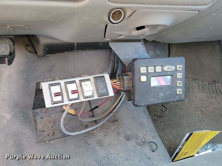 image for item DP5669 2002 Ford F550 Super Duty XL bucket truck