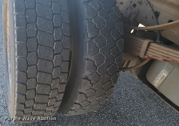 image for item DP5669 2002 Ford F550 Super Duty XL bucket truck