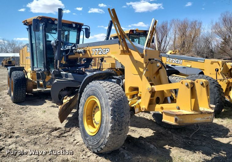 image for item DP5682 2011 John Deere  772GP motor grader