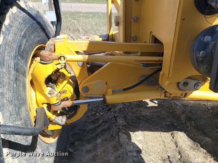 image for item DP5682 2011 John Deere  772GP motor grader