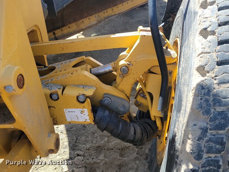 image for item DP5682 2011 John Deere  772GP motor grader