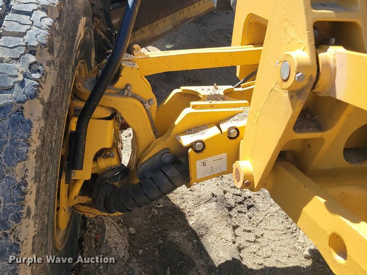 image for item DP5682 2011 John Deere  772GP motor grader