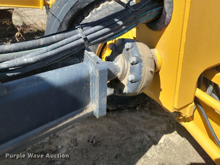 image for item DP5682 2011 John Deere  772GP motor grader