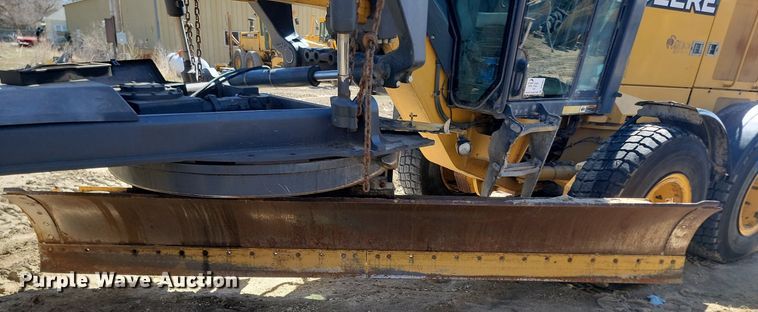 image for item DP5682 2011 John Deere  772GP motor grader