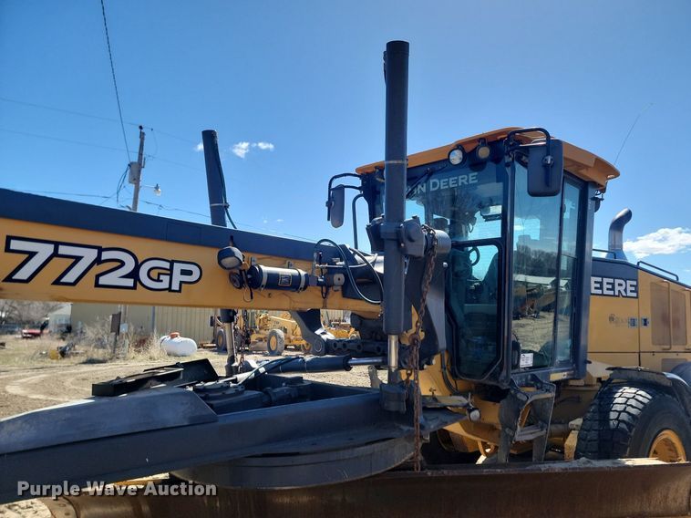 image for item DP5682 2011 John Deere  772GP motor grader