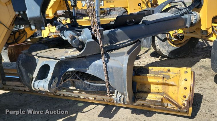 image for item DP5682 2011 John Deere  772GP motor grader