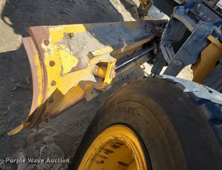 image for item DP5682 2011 John Deere  772GP motor grader