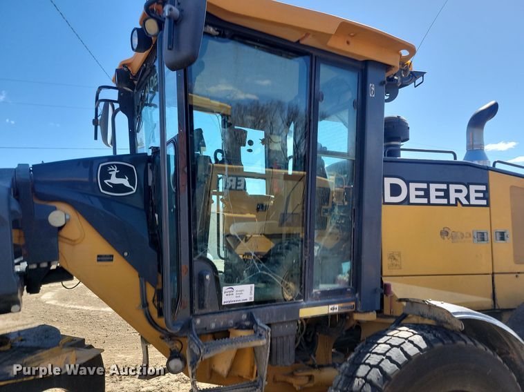 image for item DP5682 2011 John Deere  772GP motor grader