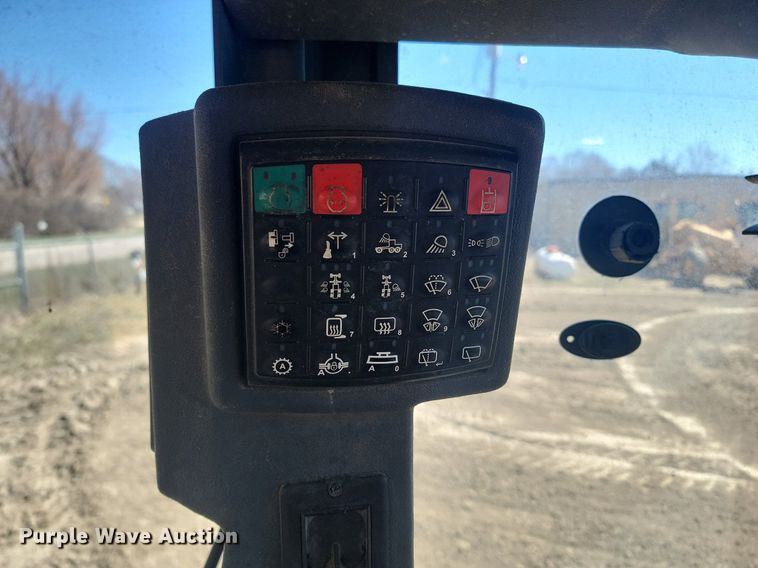 image for item DP5682 2011 John Deere  772GP motor grader