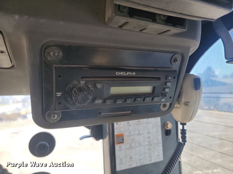 image for item DP5682 2011 John Deere  772GP motor grader