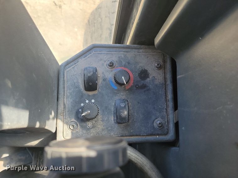 image for item DP5682 2011 John Deere  772GP motor grader