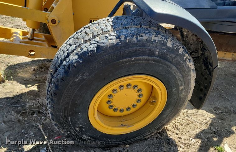 image for item DP5682 2011 John Deere  772GP motor grader