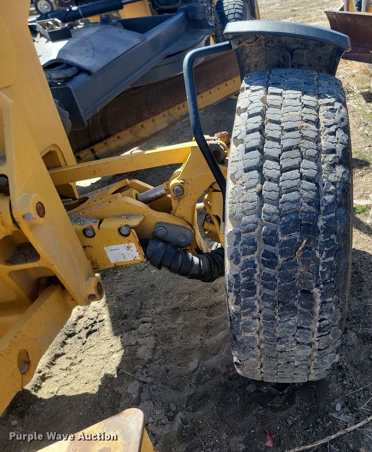 image for item DP5682 2011 John Deere  772GP motor grader