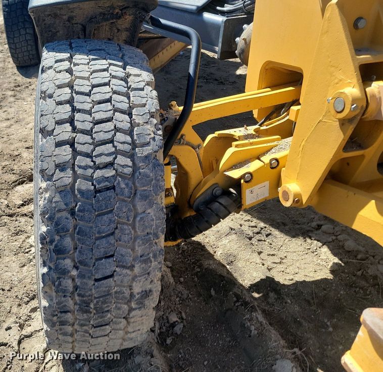 image for item DP5682 2011 John Deere  772GP motor grader