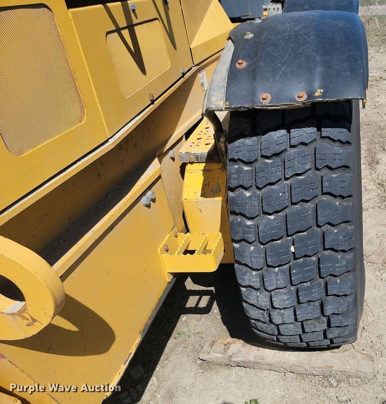 image for item DP5682 2011 John Deere  772GP motor grader