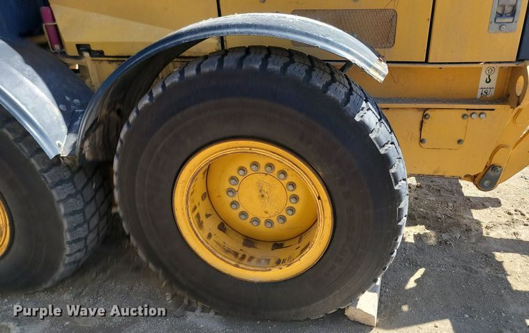 image for item DP5682 2011 John Deere  772GP motor grader