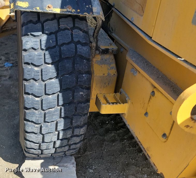 image for item DP5682 2011 John Deere  772GP motor grader