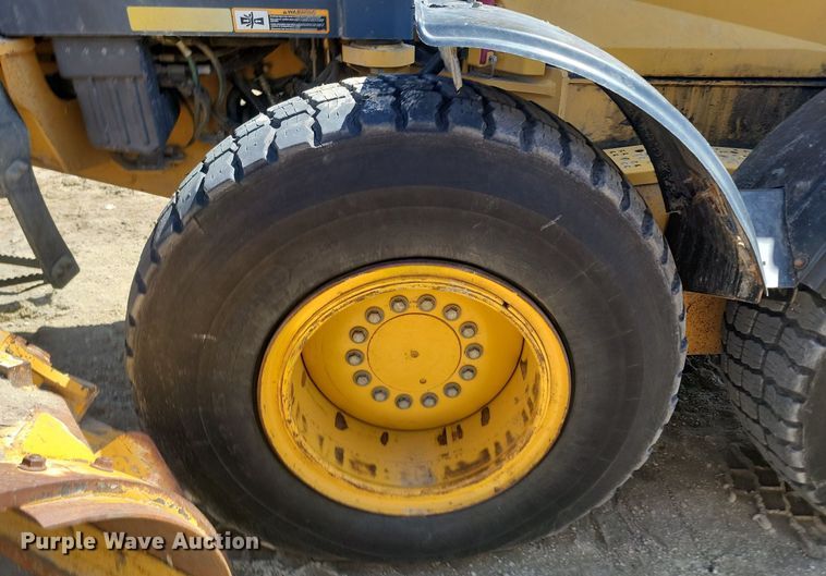 image for item DP5682 2011 John Deere  772GP motor grader