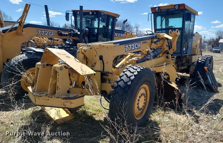 image for item DP5683 2002 John Deere  772CH Series II motor grader