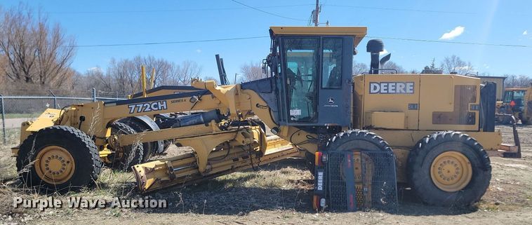 image for item DP5683 2002 John Deere  772CH Series II motor grader