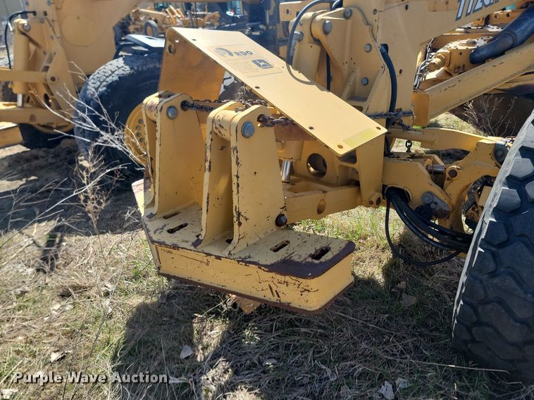 image for item DP5683 2002 John Deere  772CH Series II motor grader