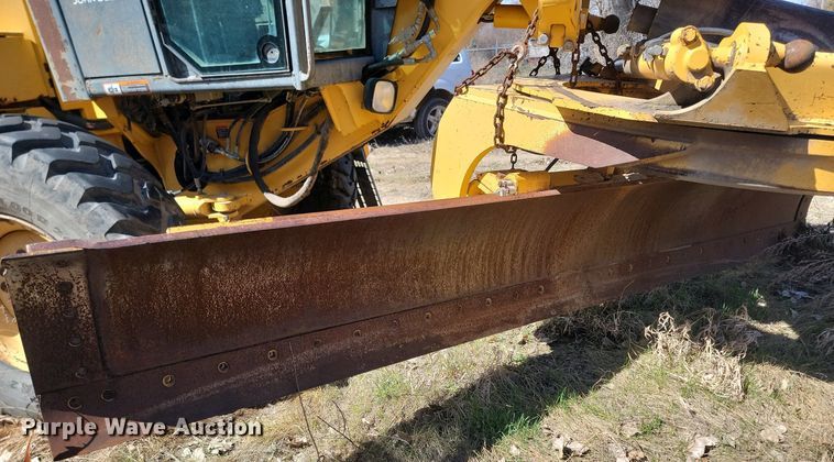 image for item DP5683 2002 John Deere  772CH Series II motor grader