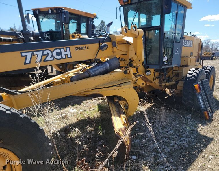 image for item DP5683 2002 John Deere  772CH Series II motor grader