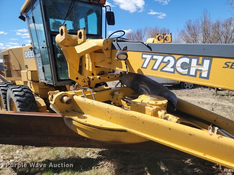 image for item DP5683 2002 John Deere  772CH Series II motor grader