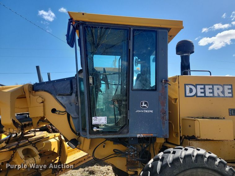 image for item DP5683 2002 John Deere  772CH Series II motor grader