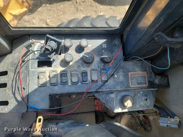 image for item DP5683 2002 John Deere  772CH Series II motor grader