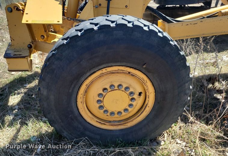 image for item DP5683 2002 John Deere  772CH Series II motor grader