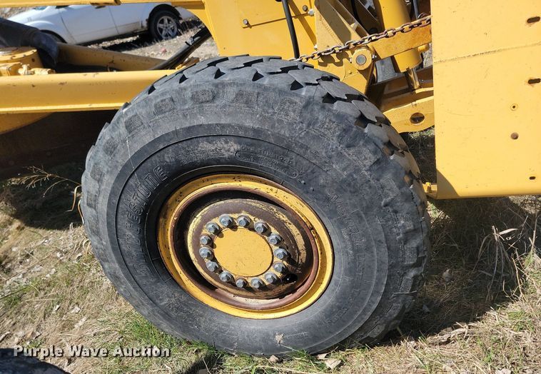 image for item DP5683 2002 John Deere  772CH Series II motor grader