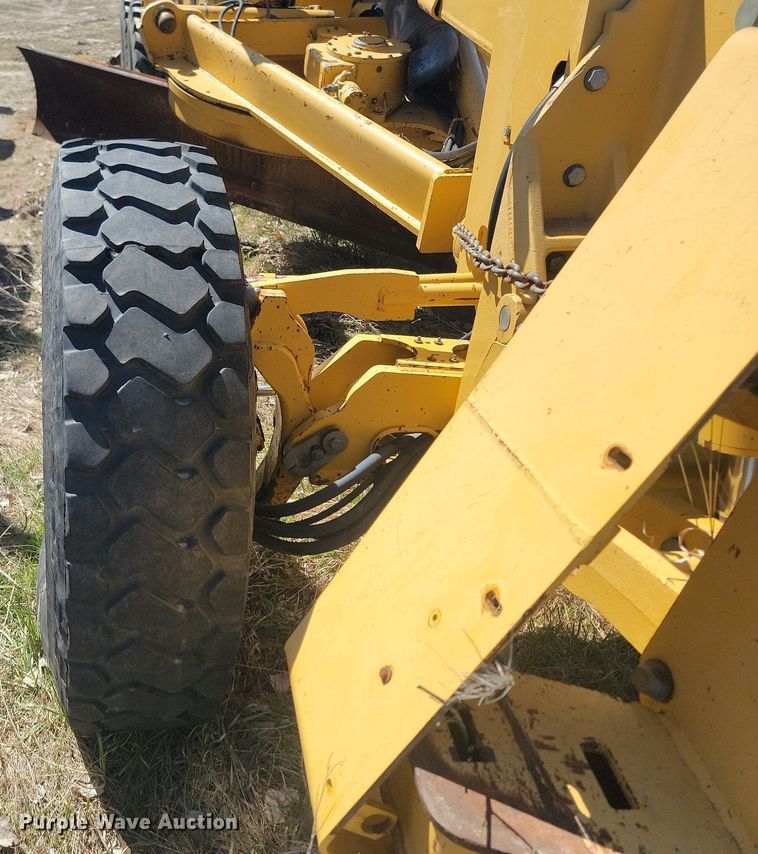 image for item DP5683 2002 John Deere  772CH Series II motor grader