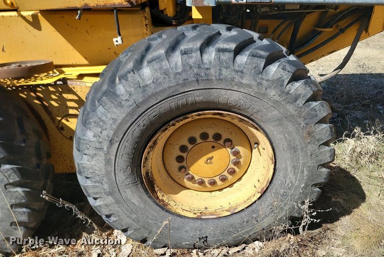 image for item DP5683 2002 John Deere  772CH Series II motor grader