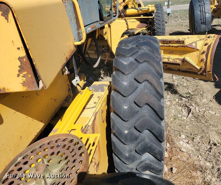 image for item DP5683 2002 John Deere  772CH Series II motor grader