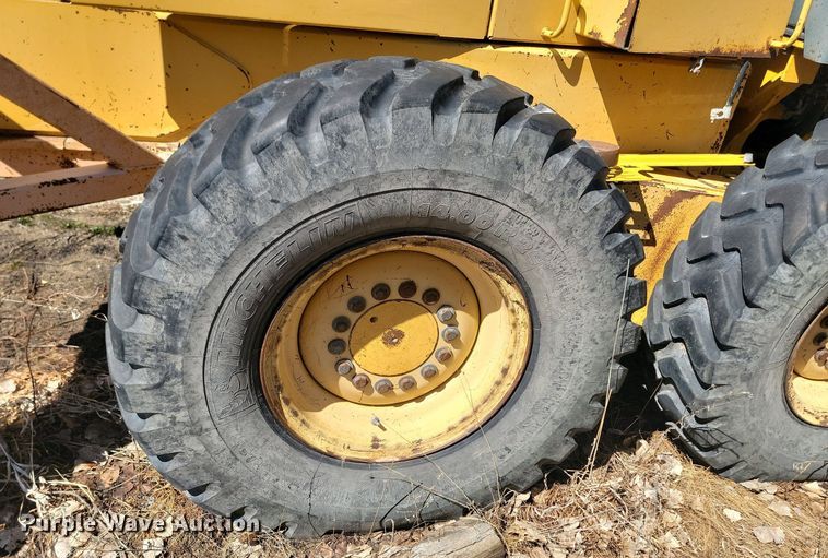 image for item DP5683 2002 John Deere  772CH Series II motor grader