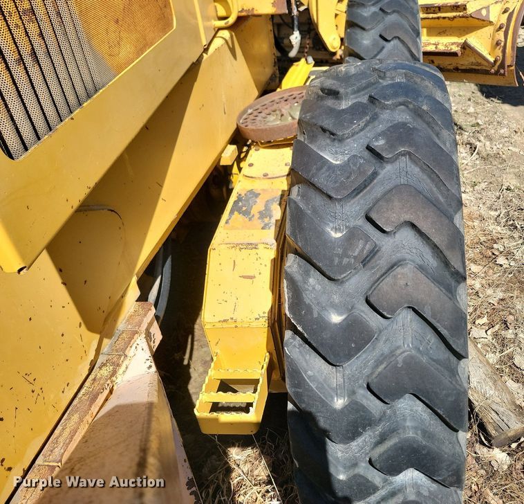 image for item DP5683 2002 John Deere  772CH Series II motor grader