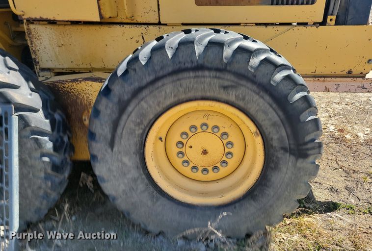 image for item DP5683 2002 John Deere  772CH Series II motor grader